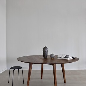 Ihr elegantes Design und die 50er-Jahre-Anmutung haben den NOBLE Tischen in Dänemark zu großer Beliebtheit verholfen.  Ihr elegantes Design und die 50er-Jahre-Anmutung haben den NOBLE Tischen in Dänemark zu großer Beliebtheit verholfen.