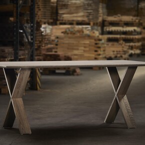 Für das Modell EXPERIENCE wird jede Holzlamelle von Hand verlesen und sorgfältig zusammengesetzt, um dem Farbspiel und den Strukturen der Holzart gerecht werden. Jede Platte erhält so ihren ganz eigenen Audruck. Für das Modell EXPERIENCE wird jede Holzlamelle von Hand verlesen und sorgfältig zusammengesetzt, um dem Farbspiel und den Strukturen der Holzart gerecht werden. Jede Platte erhält so ihren ganz eigenen Audruck.