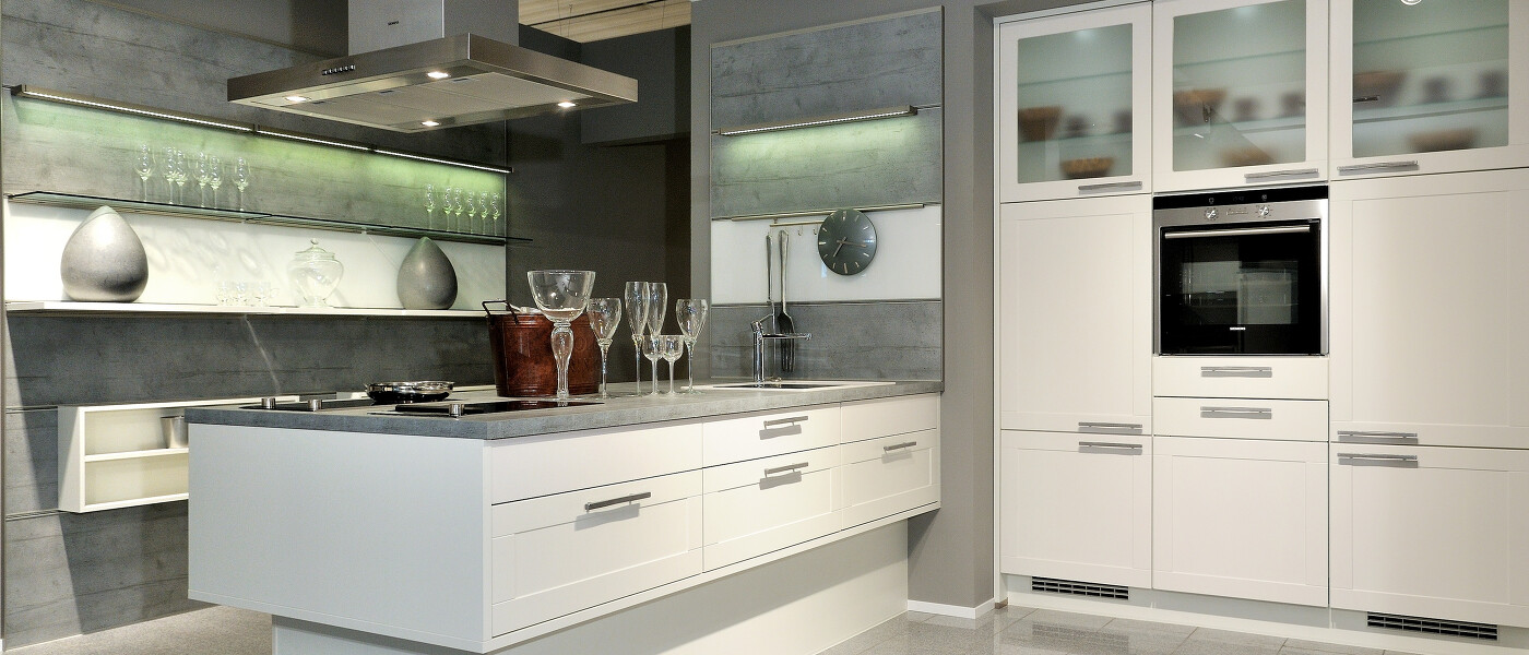 Sie bekommen immer unser Bestes. Versprochen.
Schuhmacher Küchenhaus & Schreinerei Sie bekommen immer unser Bestes. Versprochen.
Schuhmacher Küchenhaus & Schreinerei